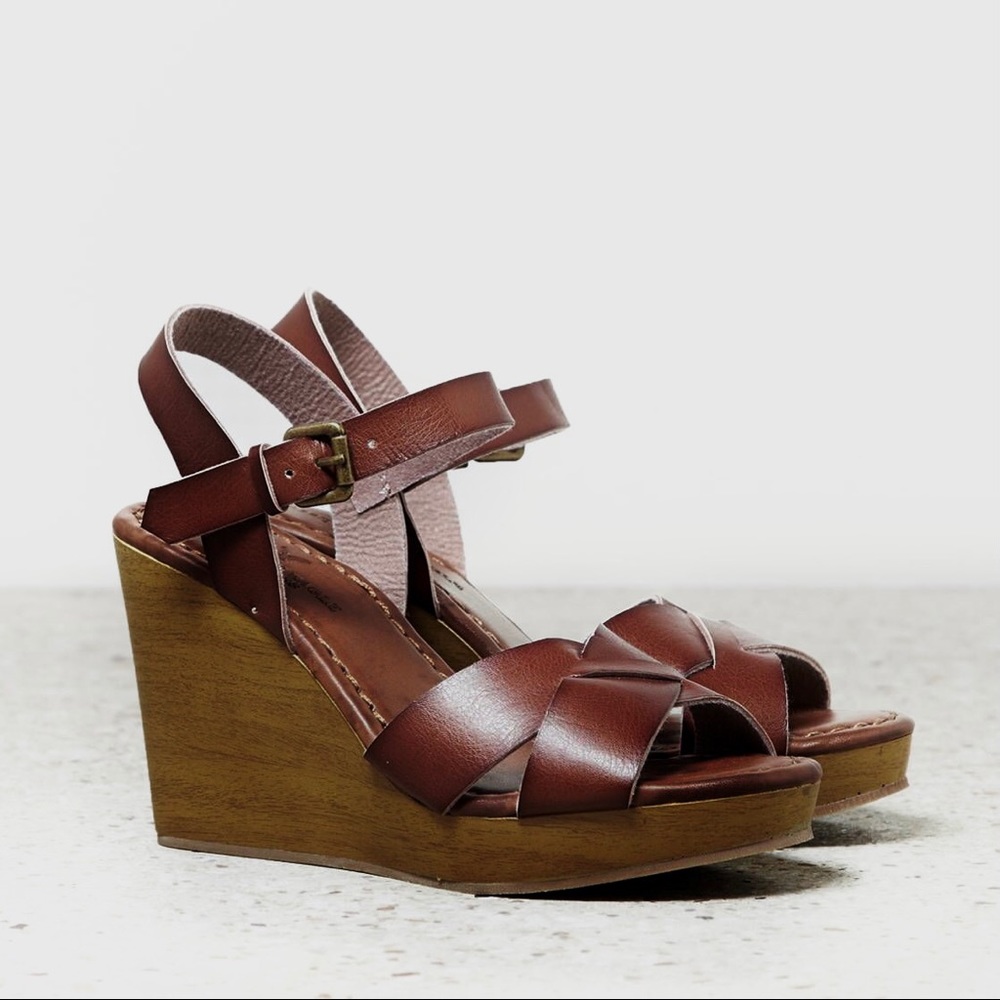 American Eagle Strappy Wooden Wedge